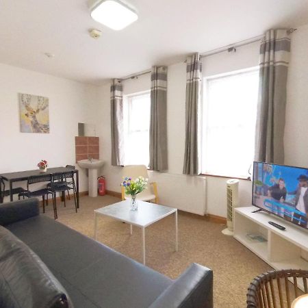 Appartamento Carnation Flat A In Wembley Londra Esterno foto