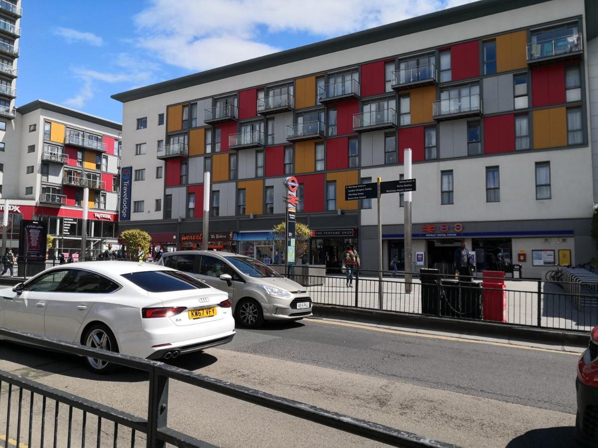 Appartamento Carnation Flat A In Wembley Londra Esterno foto