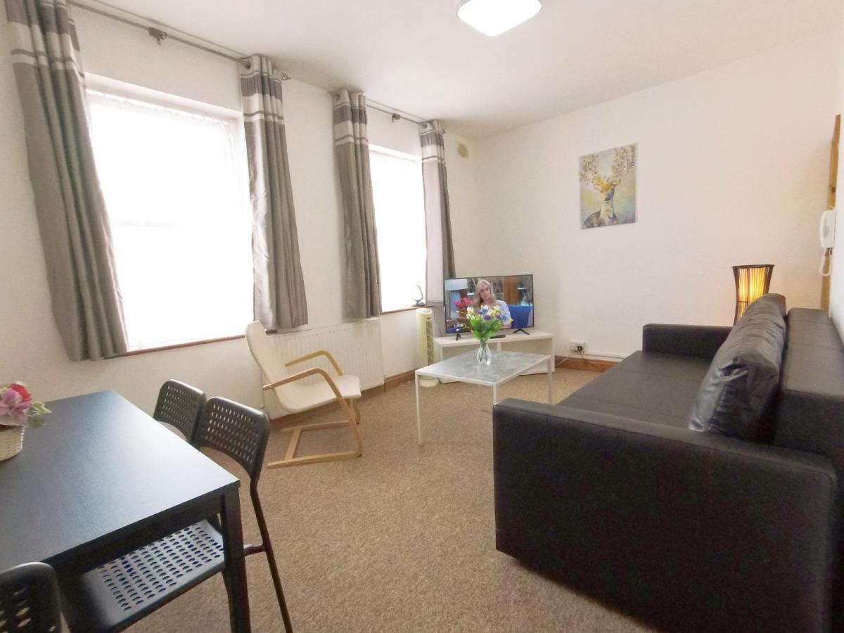 Appartamento Carnation Flat A In Wembley Londra Esterno foto