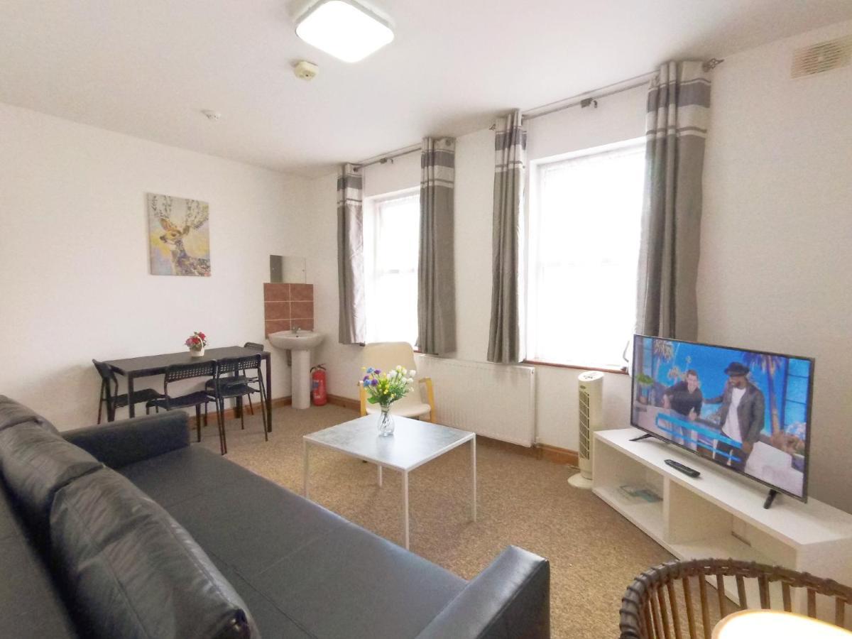 Appartamento Carnation Flat A In Wembley Londra Esterno foto