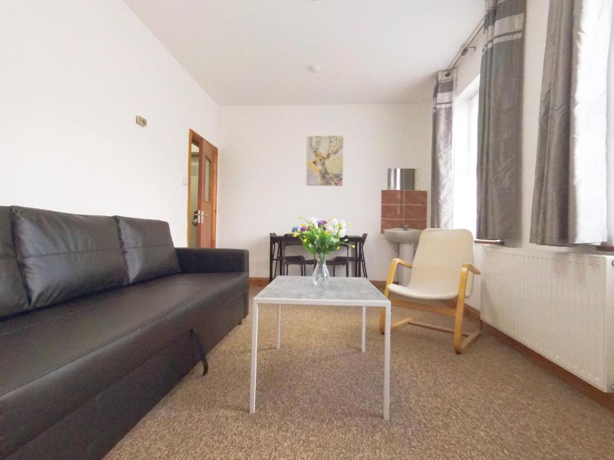 Appartamento Carnation Flat A In Wembley Londra Esterno foto