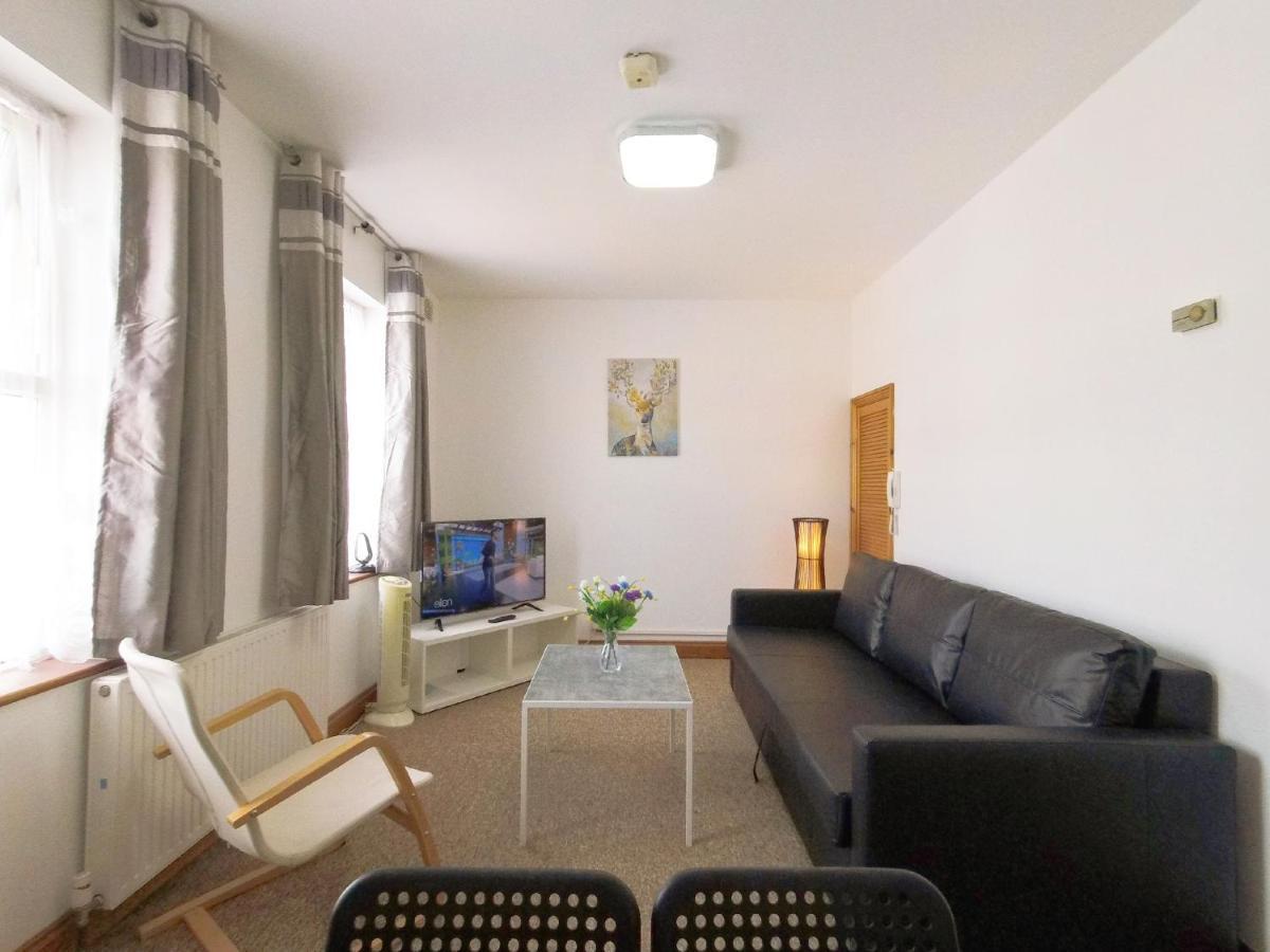 Appartamento Carnation Flat A In Wembley Londra Esterno foto